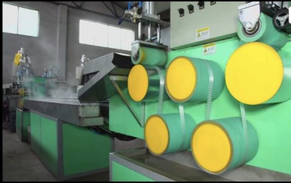 Công ty sản xuất túi lưới nhựa với hệ thống máy móc tự động